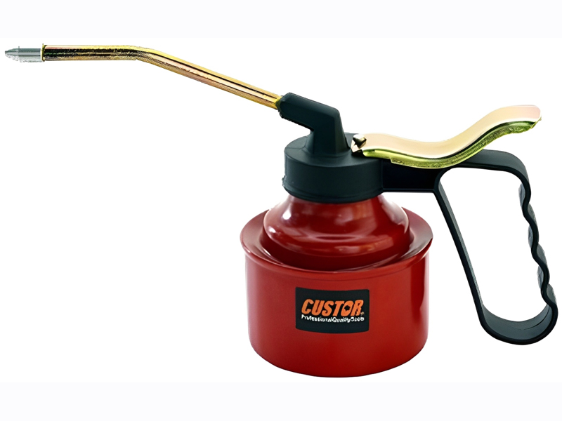 225 C.C. METAL OILER