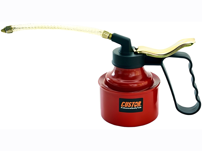 225 C.C. METAL OILER