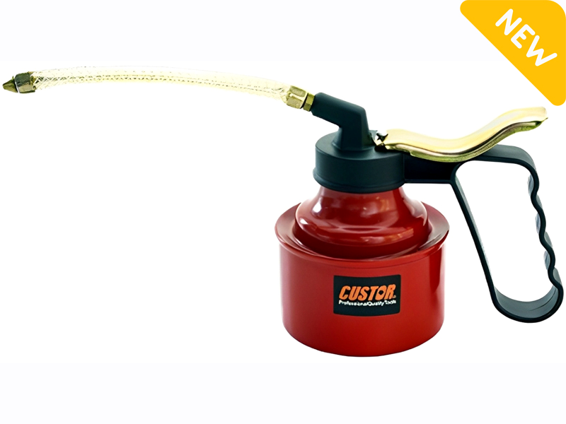 225 C.C. METAL OILER